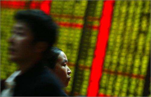 【午评】两市调整沪指盘中失守3300点 白酒股集体大跌