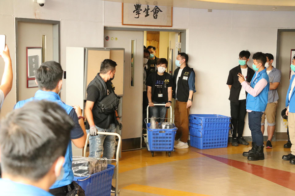 警方搜查理大學生會 疑調查警員腳中箭案