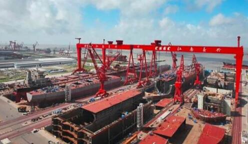 中国第三艘航母露出真容！