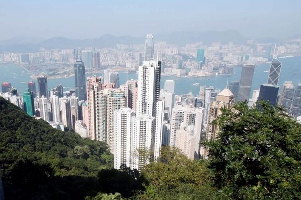 調查指四成港人 預期樓價續漲