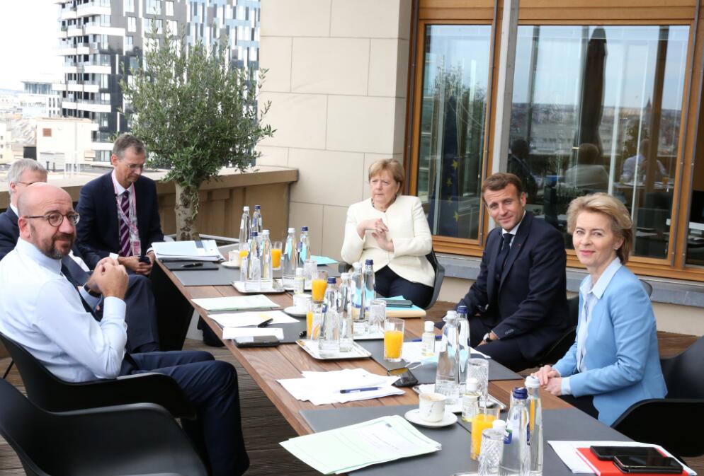 歐盟峰會再加時 馬克龍拍枱喊退會