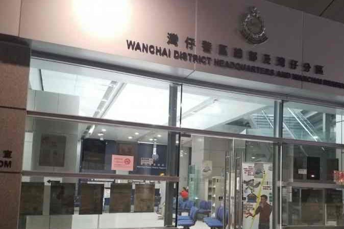 灣仔4男女涉街頭賭博被捕 2人圍觀同違限聚令遭票控