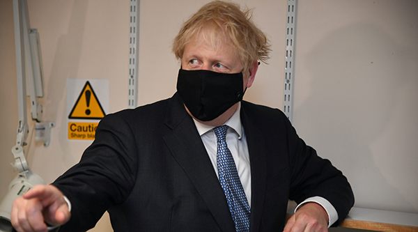 英國首相約翰遜承認：當初對疫情認識不足