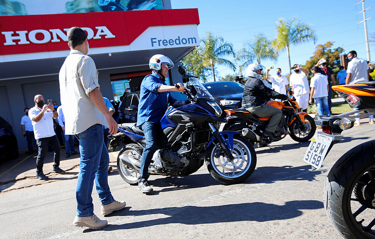 巴西总统新冠病毒检测结果转阴