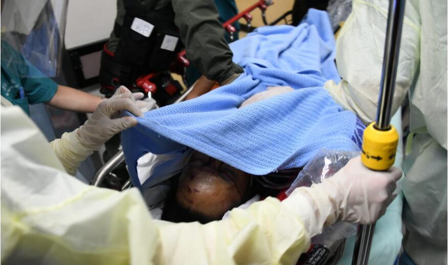 男女行山失足重傷 男子送院不治