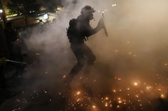 美国多地再爆警民衝突