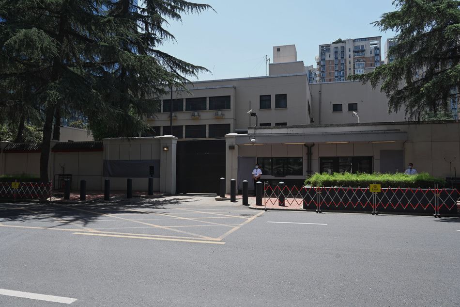 美駐成都總領館閉館 中方正門進入接管