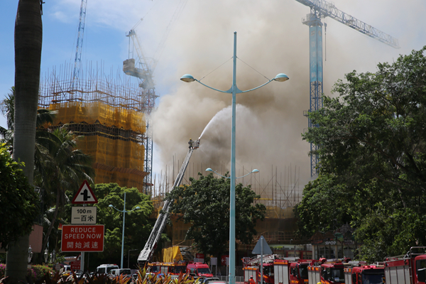 屯門工地发生3級大火 逾百人疏散