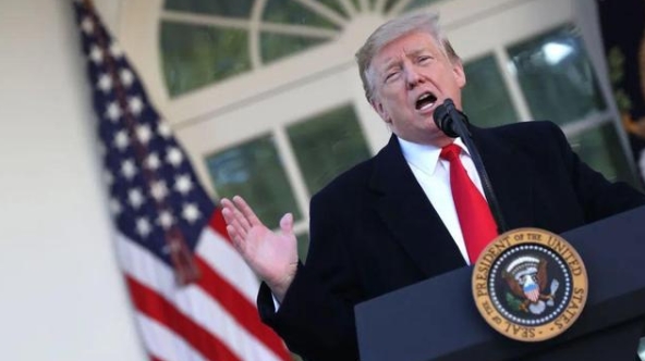 特朗普藉疫苗谷選票