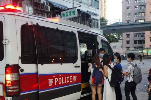 警方九龍城掃黃拘2人