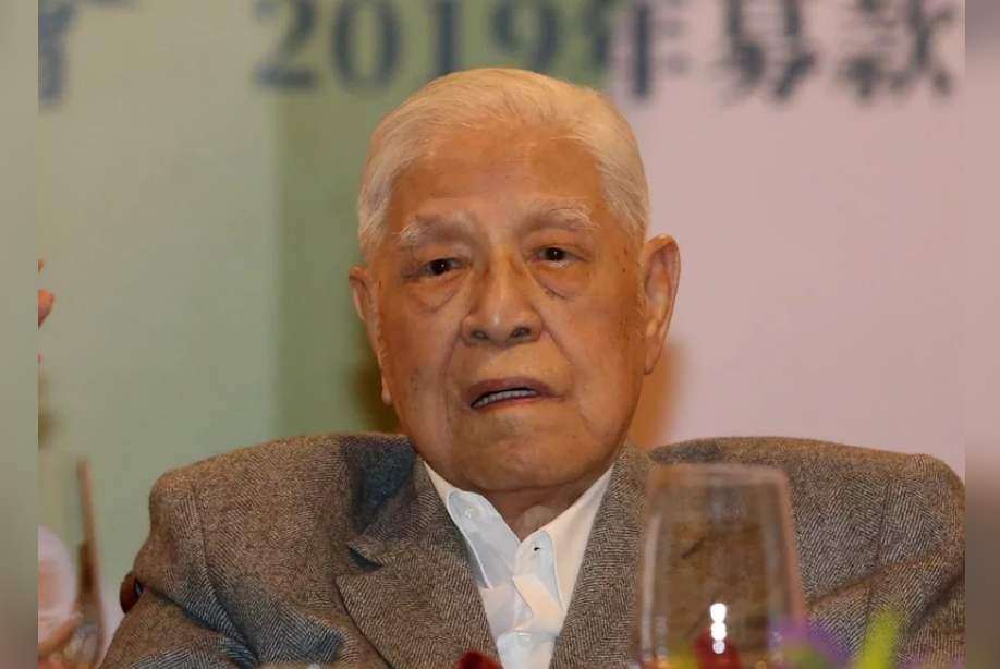 李登輝病情不樂觀  妻子折返醫院陪伴數小時