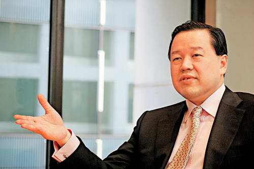  香港證監會主席雷添良：政府决定果斷和負責任