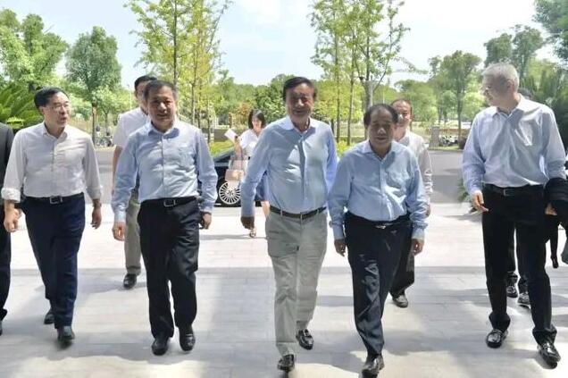 關注人才培養校企合作 任正非3天訪問4所名校