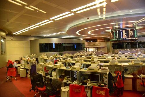 【港股】恒指跌0.56% 香港银行股集体下跌
