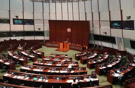紫荆：全国人大常委会完全有权处理好香港立法会“真空期”问题
