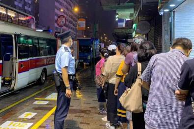 警深水埗破非法麻雀檔 10人涉聚賭兼違禁聚令被捕　