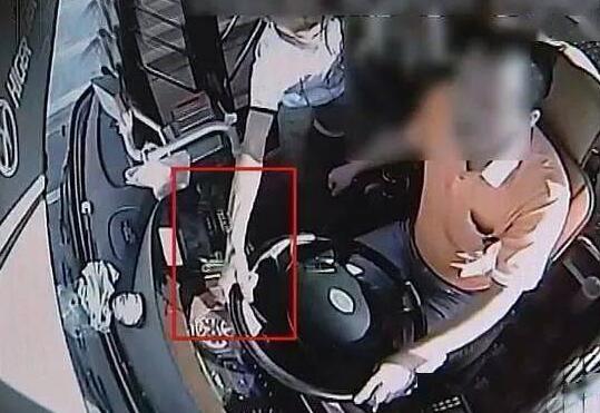 六旬老人因抢夺公交车方向盘获刑4年