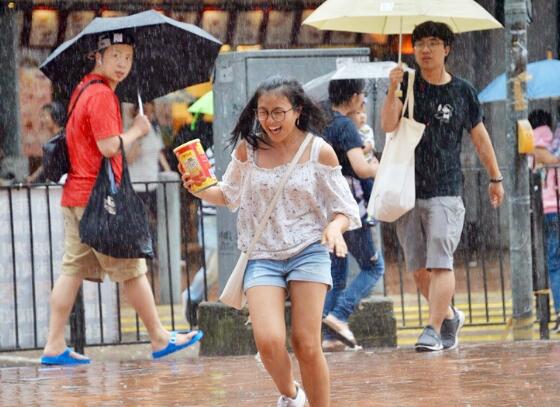 熱帶氣旋形成中或移向日韓 本港下周四狂風雷暴