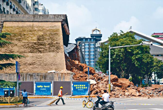 西安明秦王府城墙坍塌系大雨所致 未伤及原明代城墙夯土