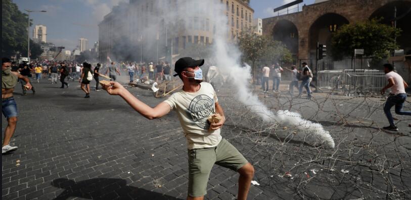 黎巴嫩爆炸引发示威冲突 已致728人伤1警察亡