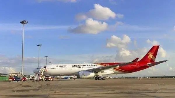 深航紧急返航客机换机后平安抵达西安