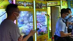 2人圖竊夾公仔店 CCTV「斷正」落網