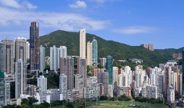 【財經觀察】疫情肆虐本港樓市難有起色 減價盤湧現 下半年看淡居多