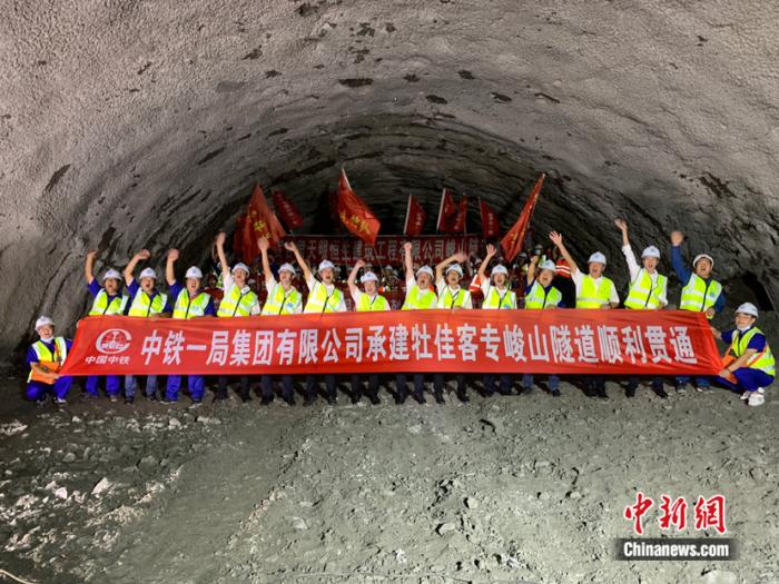 中国最北高铁最後一座隧道顺利贯通