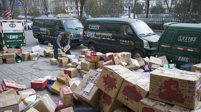 1-7月全国快递业务量超400亿件 超2017年全年