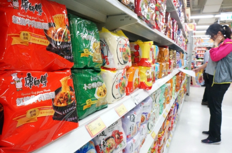 居家抗疫 即食麵需求增 食品股具防守性