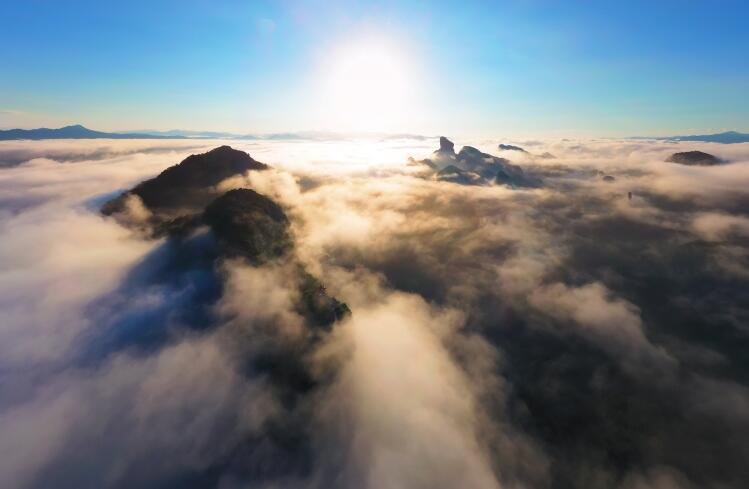 丹霞山驚現佛光，開始進入雲海頻現時節