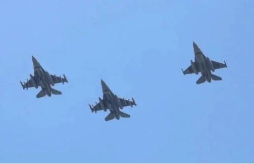 台军：台战机挂载中程导弹升空是进行月曆拍摄