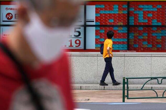 东京股市小幅下跌