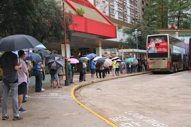 巴士新渡輪逐步復常 港鐵：有需要時實施客流管理措施