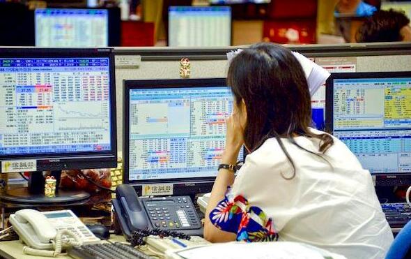 恒指收跌0.74% 小米或受益美对华为禁令大涨