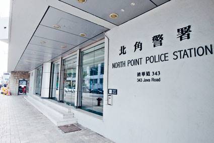 鰂魚涌帛事花店被淋紅油 疑被人点错相