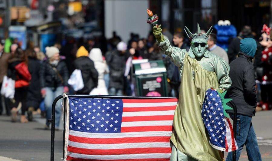 美國上周新申領失業救濟人數重返逾100萬人