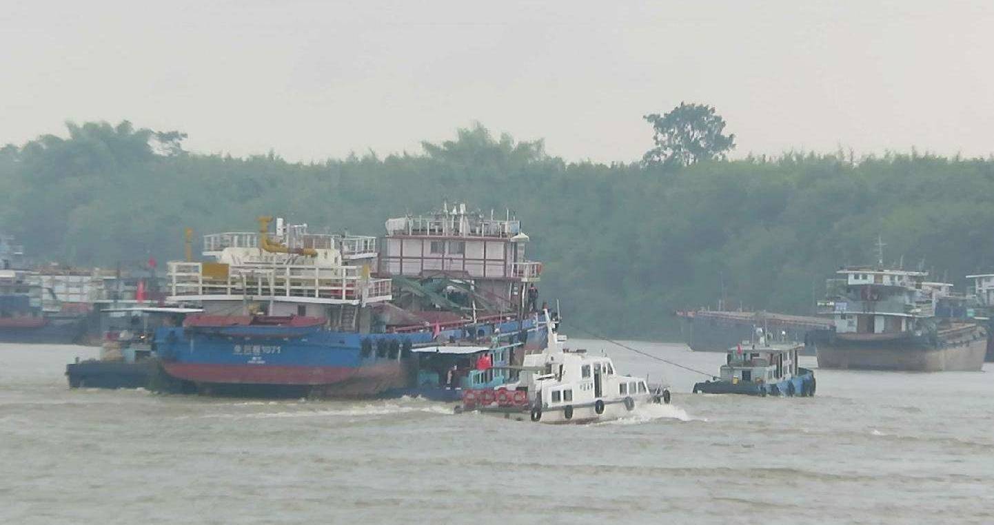 广西9艘货船失控漂流11人被困 海事紧急救援