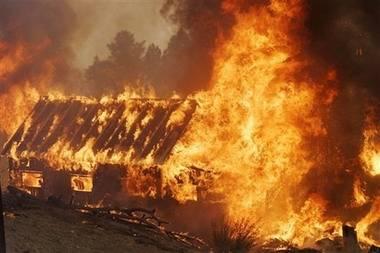 美国加州山火造成6人死亡　6万餘人被迫疏散 