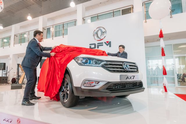 東風料中期淨利跌六成