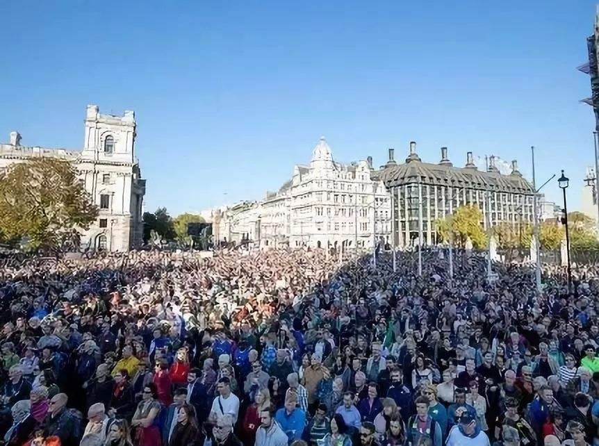 英政府將對非法聚會處以高額罰款