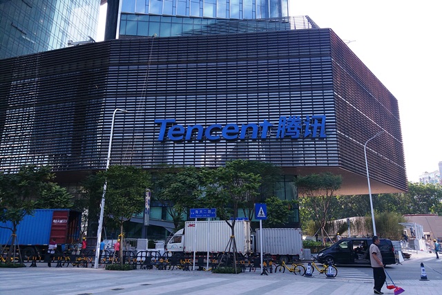 恒指高開238點 騰訊阿里裂口升