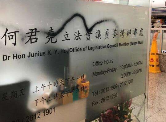 自認刑毀何君堯辦事處 無業漢判囚3個月