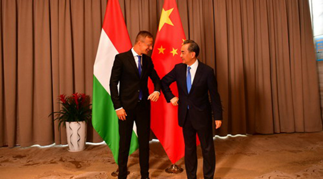 王毅回应中美“脱钩”论：最终伤及自身