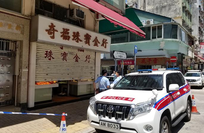  鐵鎚幫闖粉嶺金行不足2分鐘打劫100萬元金飾