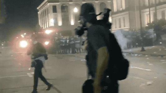 威州動亂爆街頭槍戰 州長宣布進入緊急狀態