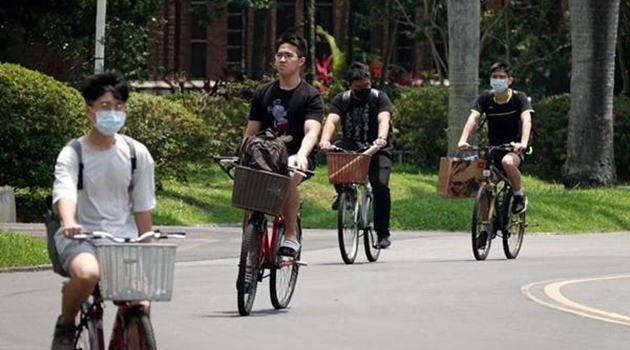 调查指疫情冲击台湾就业 近六成新人无正职