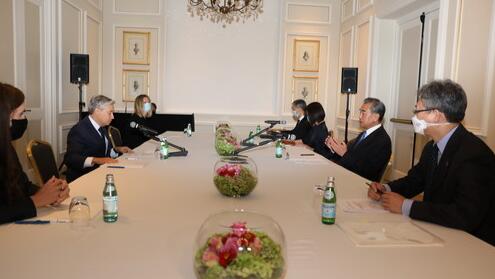 王毅：希望加拿大尽快作出决断 消除影响两国发展障碍