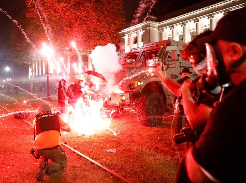 图集 | 美警枪杀黑人事件引发民众抗议
