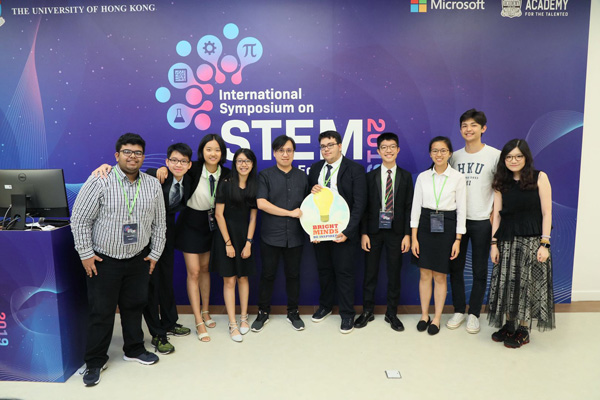 港創新AI盲人枴杖產品化